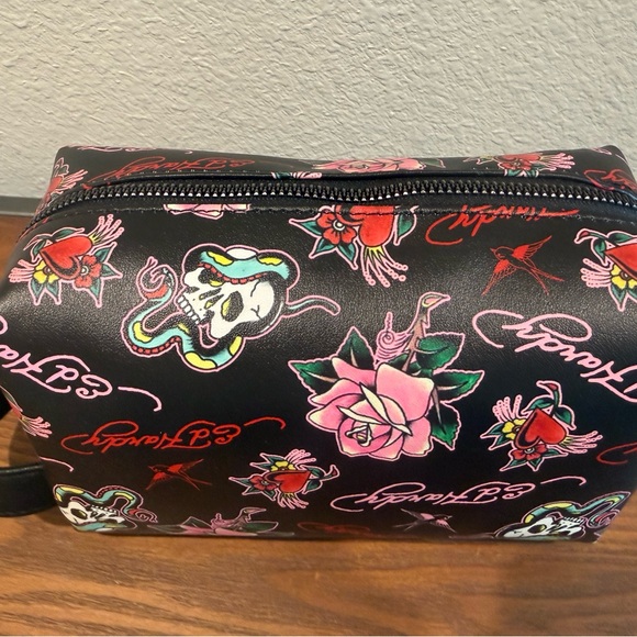 NWOT Ed Hardy Cosmetic Bag with Tattoo Print - Picture 2 of 6